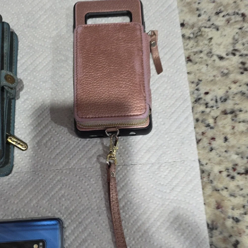 Samsung Galaxy S10+ Phone With 2 Phone Cases